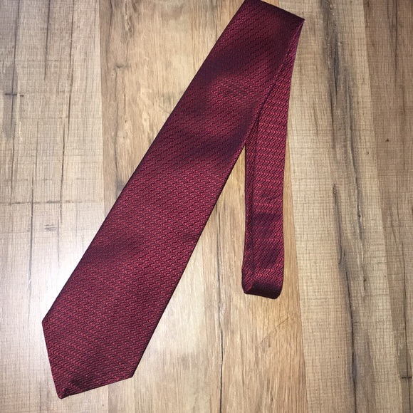Geoffrey Beene Other - 💥3/$25💥Geoffrey Beene Maroon Geometric Neck Tie Geoffrey Beene Other - 💥3/$25💥Geoffrey Beene Maroon Geometric Neck Tie